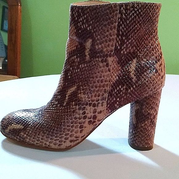 Faux snakeskin ankle boots 7 medium made by International Concepts. - Picture 3 of 5